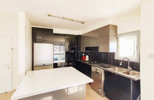 Bat Yam Apartment | Masaryk Musk in Bat Yam