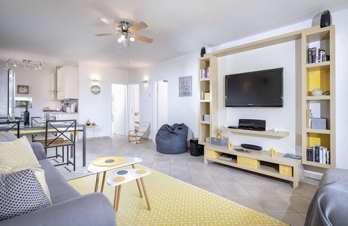 Rudina Apartment | Maslina Tree House (Hvar) - Modern apartment with garden close to the sea