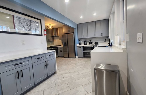 Memphis House | Massive 13-BR Estate with Private Pool, Sauna, Hot Tub, Casita, Abundant Parking