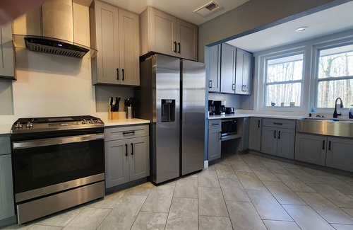 Memphis House | Massive 13-BR Estate with Private Pool, Sauna, Hot Tub, Casita, Abundant Parking