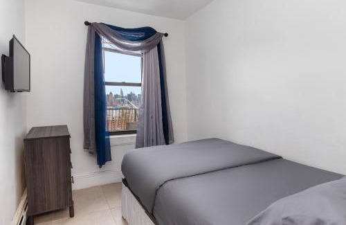 West New York Apartment | Massive 7-Bedroom 4-Bathroom Duplex 20 min to NYC
