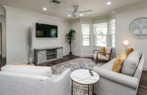 Mesa House | Massive Mesa 9 Bdrm w/ Pool and Game Room!