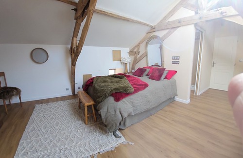 Vergt Bed & Breakfast | Master bedroom 50 m2 Great comfort 5 minutes from Lac de Neufond
