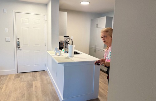 Downtown Apartment | Master ROOM in suit bathroom pool gym, luxuries building downtown