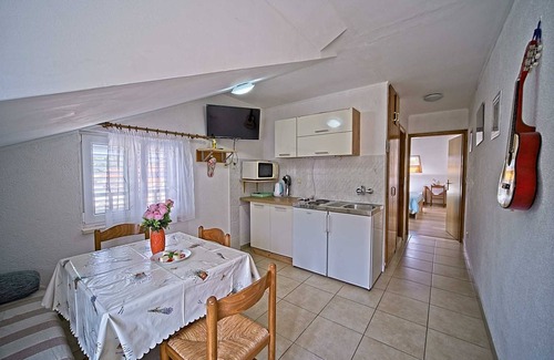 Pomena Apartment | Matana Pomena - A1 Apartment with Balcony and Sea View