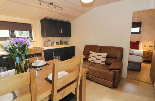 Llanelidan Cottage | MATH (LODGE 3), pet friendly, with hot tub in Corwen