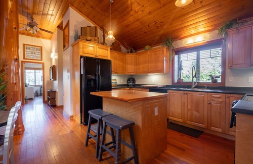 Metchosin Apartment | Matheson Lake Guest House