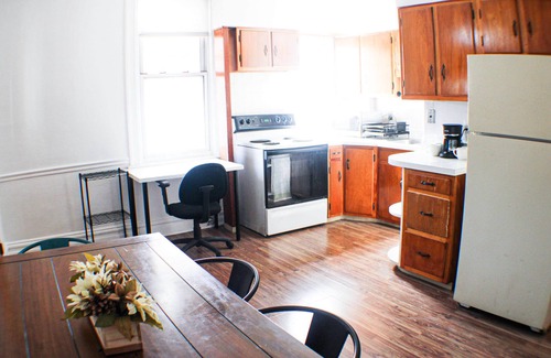 Bloomfield Apartment | Mathilda Street Trio - The Lodge with King Bed