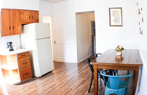 Bloomfield Apartment | Mathilda Street Trio - The Lodge with King Bed