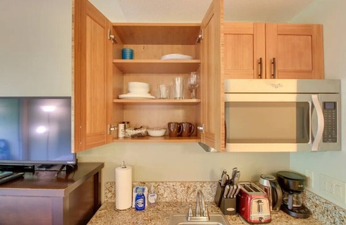Kihei Apartment | Maui Banyan Resort F-203A Stunning Studio With AC