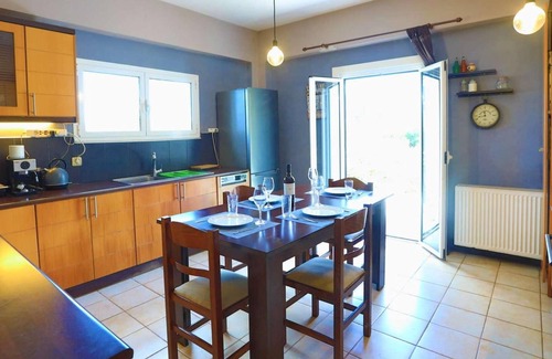 Sfakera Villa | Mavrikia, 4 bedrooms and a pool.