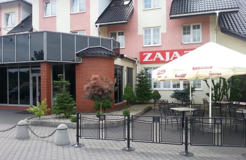 Dabrowka Hotel | Max na terenie stacji MOL