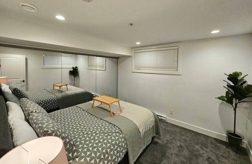 Maple Ridge House | Max & Tiff's Charming Albion Suite