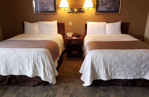 Aberdeen Hotel | Maximum Comfort! Comes with Free Breakfast & Parking, Pet-friendly Property!