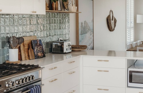 Caves Beach House | May-Aug Pay 2 Stay 3 Luxury family beach home with fire-pit and 1pm checkout