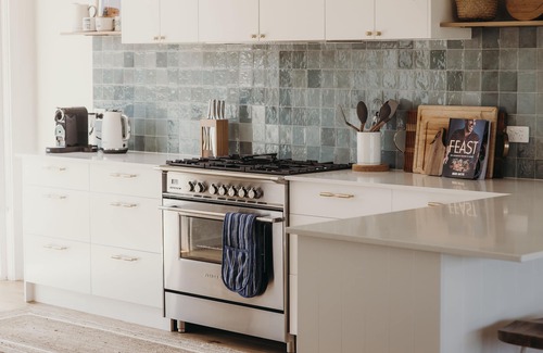 Caves Beach House | May-Aug Pay 2 Stay 3 Luxury family beach home with fire-pit and 1pm checkout