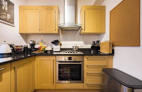 Mayfair Apartment | Mayfair Centre 3-Bed 5-Guest Art Nouveau Flat in 1729 Private House