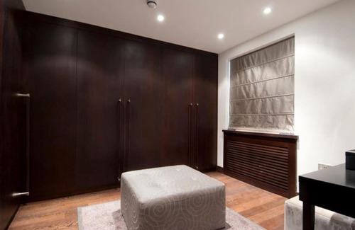 City of Westminster Apartment | Mayfair Penthouse with Rooftop facing Hyde Park