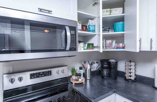 Kutzky Park House | Mayo Discount! 2 main floor bedrooms and bath. Recliner. 6 blocks to Mayo Clinic