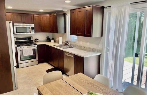 Downtown House | Mayo Discount! Main Floor bed, bath, and laundry. 3 blocks from Mayo Clinic