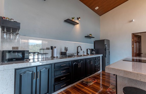 Penas Blancas House | Mayoli Hill Family Villa Private Pool & Volcano View