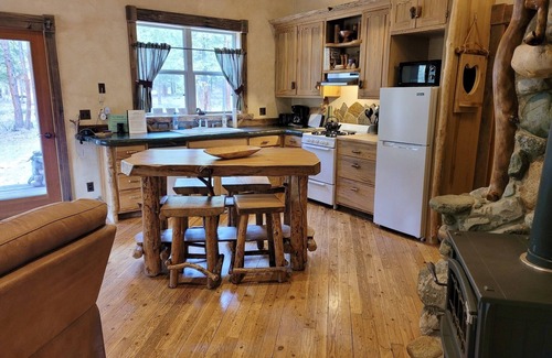 Mazama Cabin | Mazama Trails Cabin-Close to the North Cascades,Ski Trail, Dog Friendly!