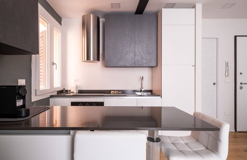 Santo Stefano Apartment | Mazzini Elegant Apartment by Wonderful Italy