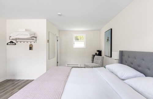 Algoma District Hotel | McCauley's Havilland Bay