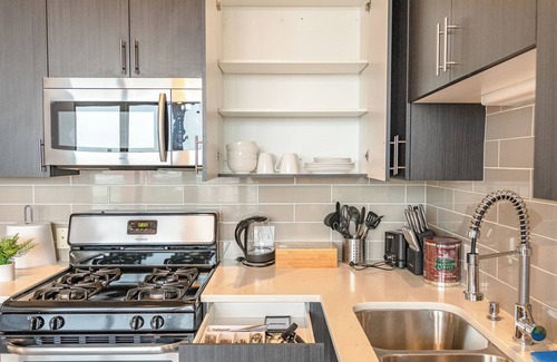 Near South Side Hotel | McCormick 2B/2Ba for up to 8 guests w Opt Parking