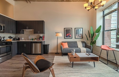 Near South Side Hotel | McCormick 2B/2Ba for up to 8 guests w Opt Parking