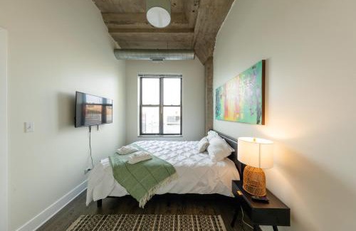 Near South Side Apartment | McCormick Place 2BR Suite with Patio, Skyline View and Optional Parking Sleeps 6 Near Soldier Field and Grant Park