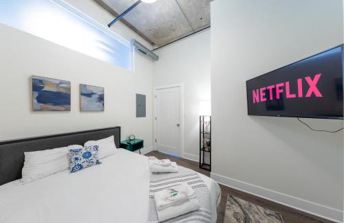 Near South Side Apartment | McCormick Place 2BR Suite with Patio, Skyline View and Optional Parking Sleeps 6 Near Soldier Field and Grant Park