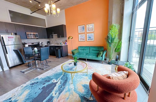 Near South Side Apartment | McCormick Place Patio skyline unit with optional Parking for up to 6 people