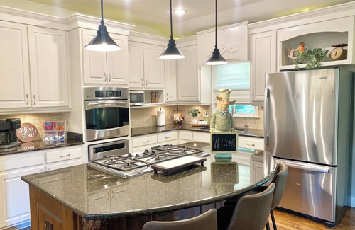 Inman House | McCullough Park Charming 3-bedroom in fantastic Stockbridge