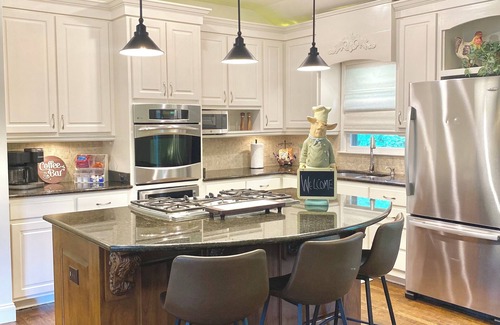 Inman House | McCullough Park Charming 3-bedroom in fantastic Stockbridge
