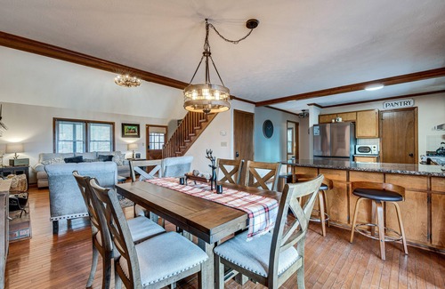 McDonough Cabin | McDonough Escape w/Private Hot Tub & Game Room!