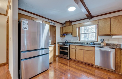 McDonough Cabin | McDonough Escape w/Private Hot Tub & Game Room!