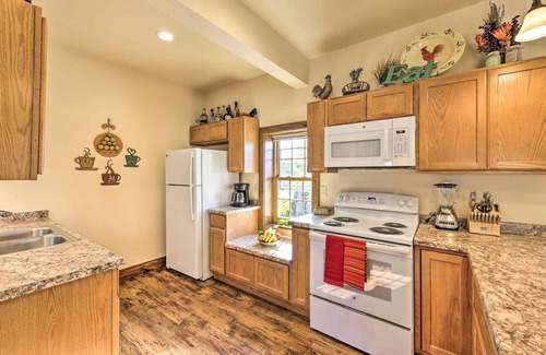 Campbellsport Apartment | 'McJugger’s Loft:' Walk to Lake, Park, Restaurants