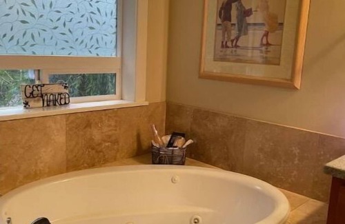 Walterville House | McKenzie River Getaway w/Mountain Views