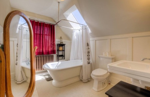 Duncan Bed & Breakfast | McLay Heritage Guest House c1895