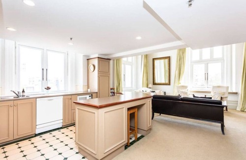 Christchurch City Centre Apartment | McMahon Suite - Central CBD