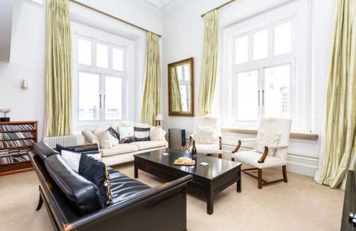Christchurch City Centre Apartment | McMahon Suite - Central CBD