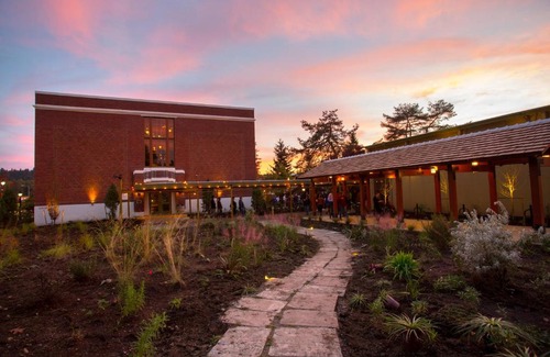 Bothell Hotel | McMenamins Anderson School