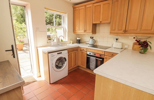 Llanarthney Cottage | MEADOW COTTAGE, pet friendly, with open fire in Llanarthney