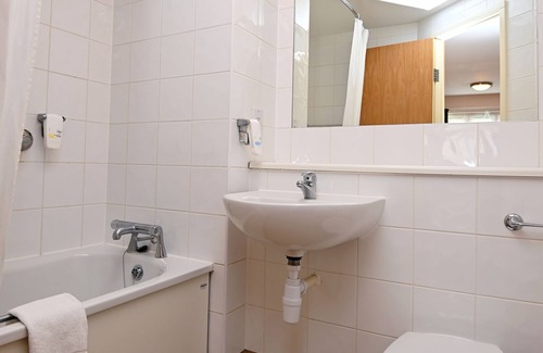 Knightcote Hotel | Meadow Farm, Redditch by Marstons Inns
