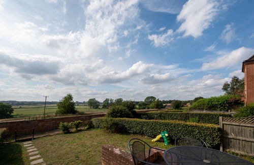Blythburgh House | Meadow House - Four Bedroom House, Sleeps 8