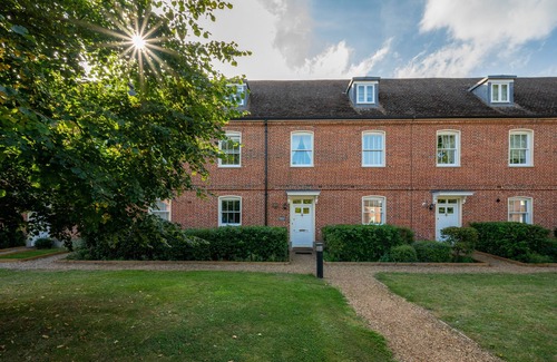 Blythburgh House | Meadow House - Four Bedroom House, Sleeps 8