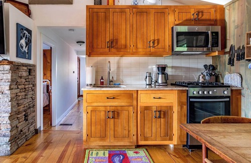 New Marlborough House | Meadow Top Cottage: Countryside Cottage on 72 Acres