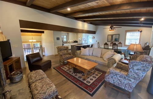 Country Club Estates House | Meadow Vale Lodge - Great house - Forest & Mtn Views