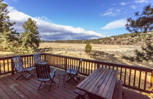 Sisters House | Meadow View Cabin